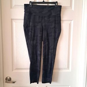 Lululemon Women's Size 12 Black Camo Leggings